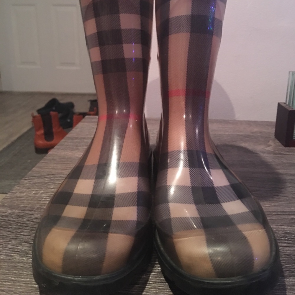 Great condition Burberry rain boots AUTHENTIC 39